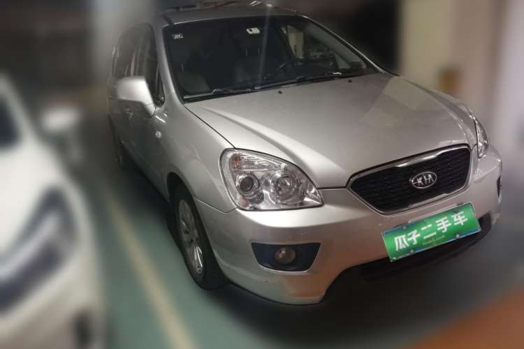 Used Kia 2011 2.0L 7-Seater Automatic Standard Edition Front Right 45 Deg