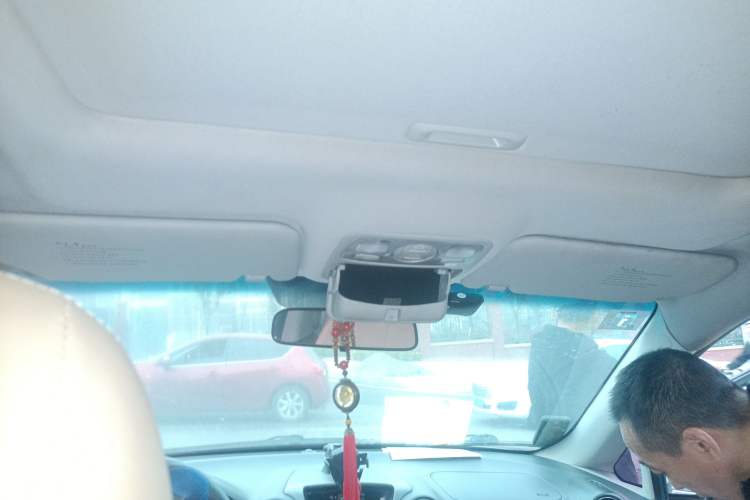 Used Kia 2011 2.0L 7-Seater Automatic Standard Edition Headliner