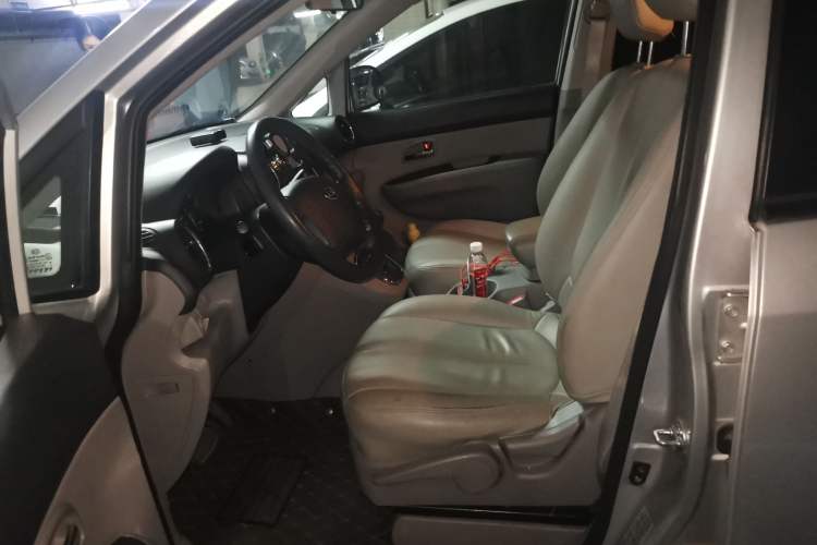Used Kia 2011 2.0L 7-Seater Automatic Standard Edition Left Front Seat