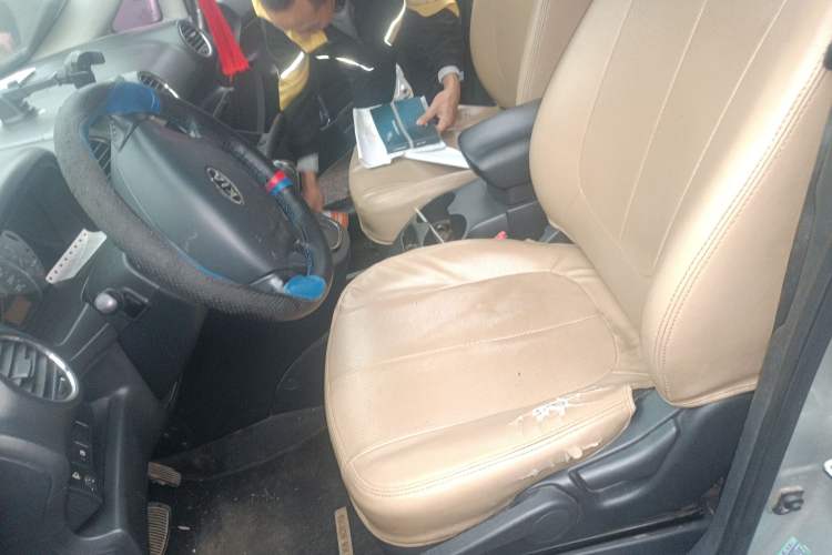 Used Kia 2011 2.0L 7-Seater Automatic Standard Edition Left Front Seat