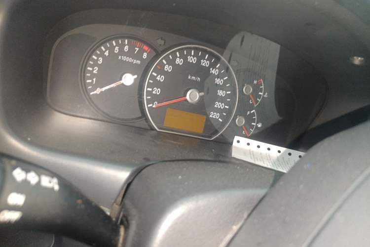 Used Kia 2011 2.0L 7-Seater Automatic Standard Edition Odometer Close Up
