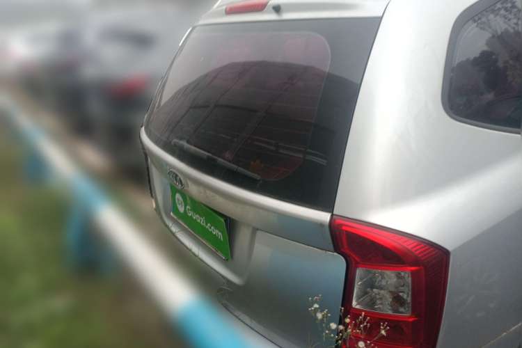 Used Kia 2011 2.0L 7-Seater Automatic Standard Edition Rear