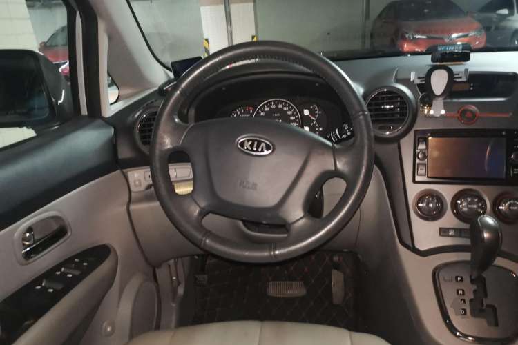Used Kia 2011 2.0L 7-Seater Automatic Standard Edition Steering Wheel