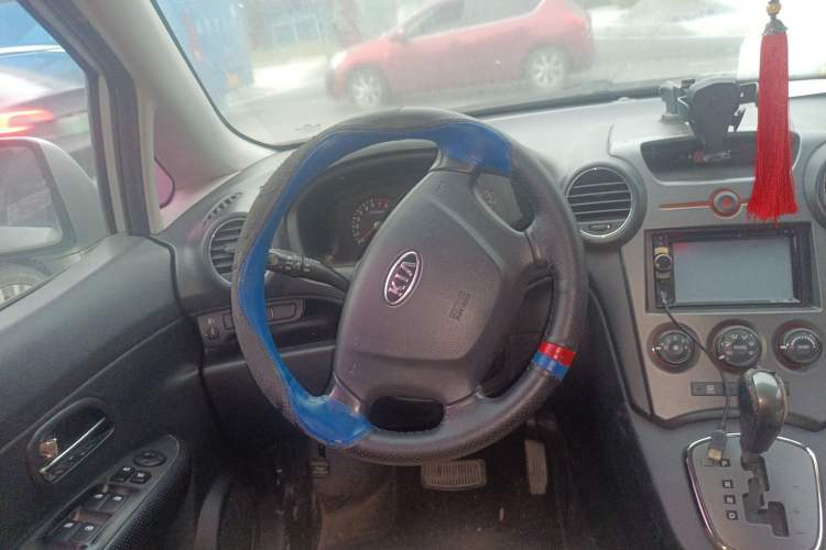 Used Kia 2011 2.0L 7-Seater Automatic Standard Edition Steering Wheel