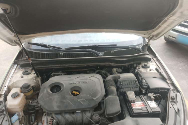 Used Kia 2012 2.0L Automatic DLX Engine Bay