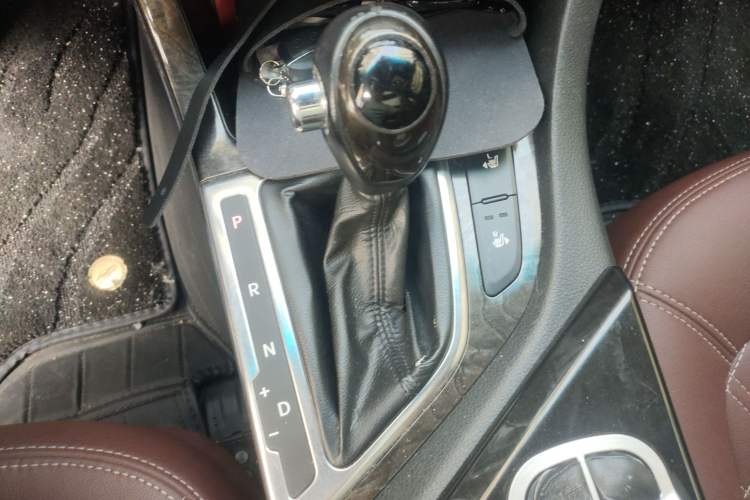 Used Kia 2012 2.0L Automatic DLX Gear Lever