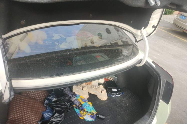 Used Kia 2012 2.0L Automatic DLX Trunk