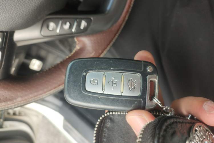 Used Kia 2012 2.0L Automatic DLX Vehicle Key