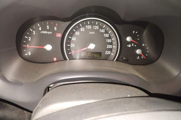 Used Kia 2013 2.2T VQ-R Luxury Edition Odometer Close Up