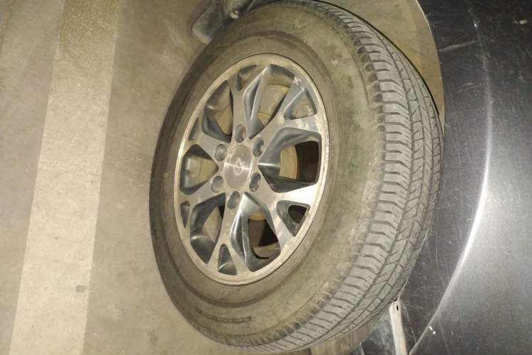 Used Kia 2013 2.2T VQ-R Luxury Edition Right Front Wheel Hub