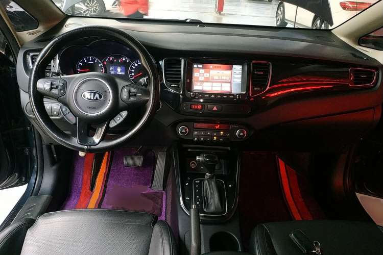 Used Kia 2013 2.0L 7-Seater Automatic Luxury Version China IV Standard Center Console