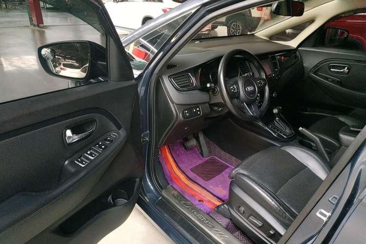 Used Kia 2013 2.0L 7-Seater Automatic Luxury Version China IV Standard Driver Seat