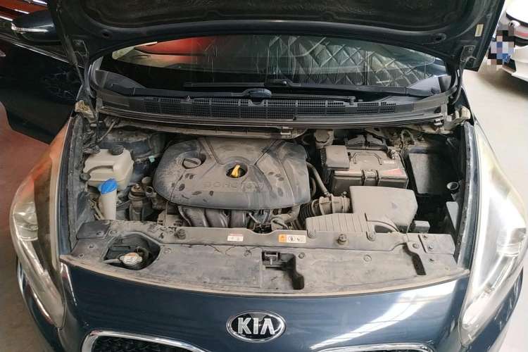 Used Kia 2013 2.0L 7-Seater Automatic Luxury Version China IV Standard Engine Bay