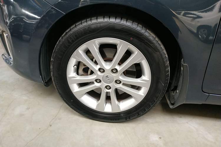 Used Kia 2013 2.0L 7-Seater Automatic Luxury Version China IV Standard Left Front Wheel Hub