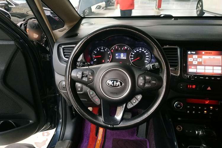 Used Kia 2013 2.0L 7-Seater Automatic Luxury Version China IV Standard Steering Wheel