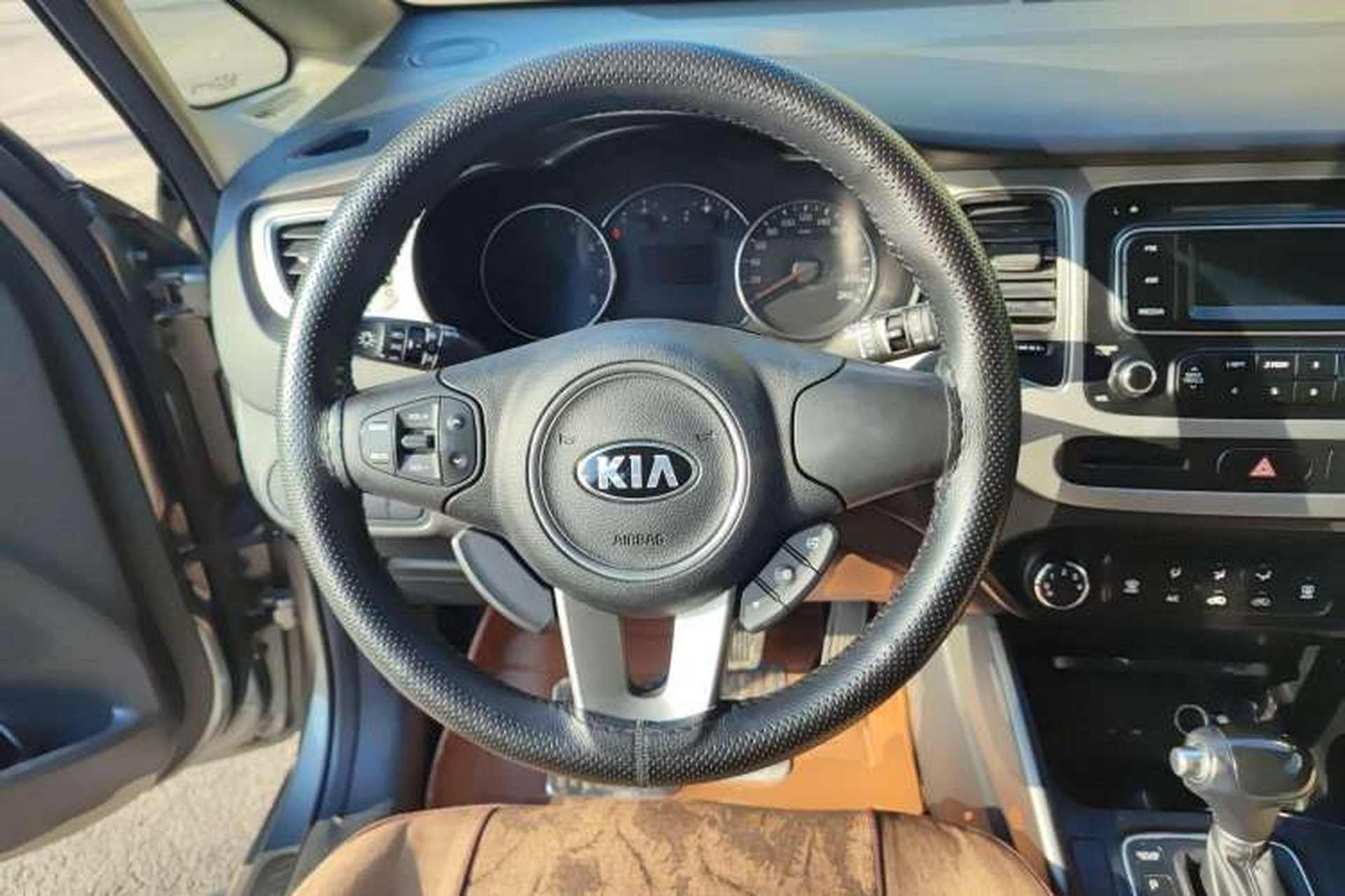 Used Kia 2013 2.0L 7-Seater Automatic Standard Version China IV Standard Steering Wheel
