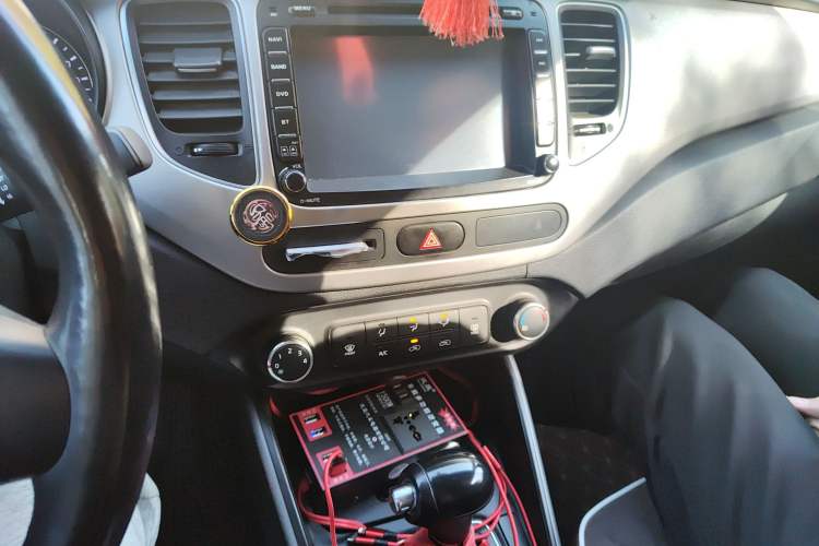 Used Kia 2013 2.0L 7-Seater Automatic Standard Version China IV Standard Audio And AC Panel