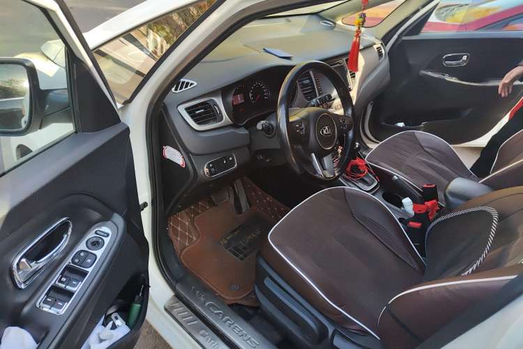 Used Kia 2013 2.0L 7-Seater Automatic Standard Version China IV Standard Driver Seat