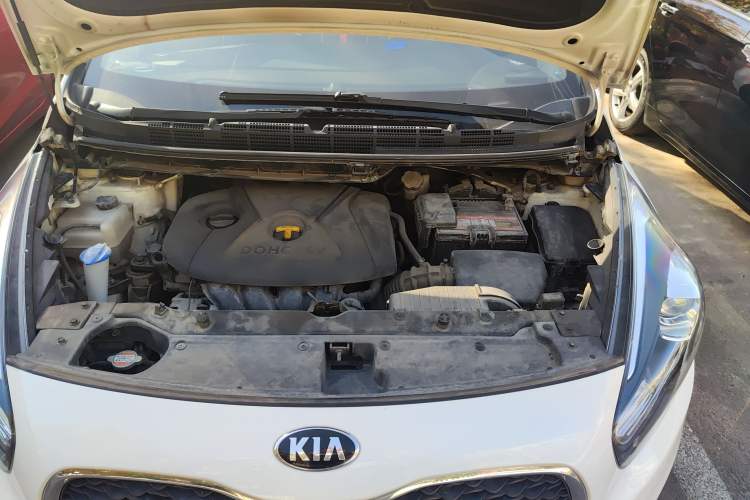 Used Kia 2013 2.0L 7-Seater Automatic Standard Version China IV Standard Engine Bay
