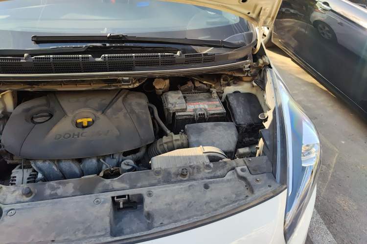Used Kia 2013 2.0L 7-Seater Automatic Standard Version China IV Standard Engine Bay Left