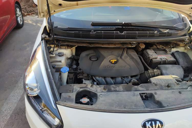 Used Kia 2013 2.0L 7-Seater Automatic Standard Version China IV Standard Engine Bay Right