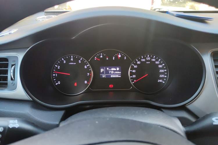 Used Kia 2013 2.0L 7-Seater Automatic Standard Version China IV Standard Instrument Cluster
