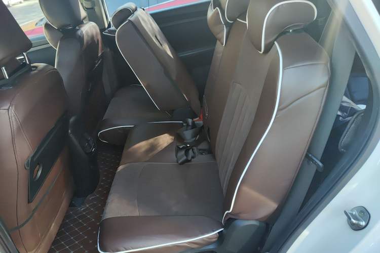 Used Kia 2013 2.0L 7-Seater Automatic Standard Version China IV Standard Left Rear Seat