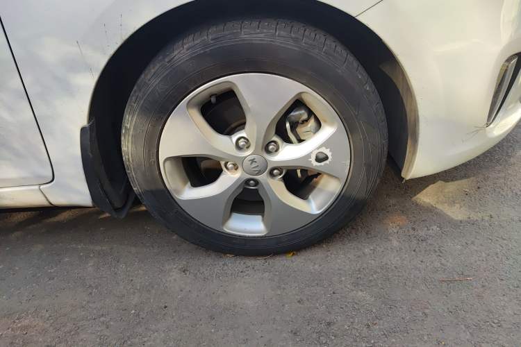Used Kia 2013 2.0L 7-Seater Automatic Standard Version China IV Standard Right Front Wheel Hub