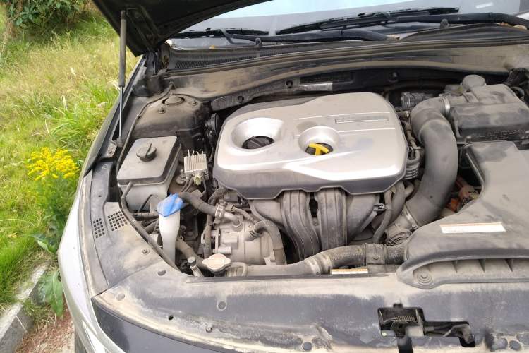 Used Kia 2016 2.0L Hybrid GLS Engine Bay Right