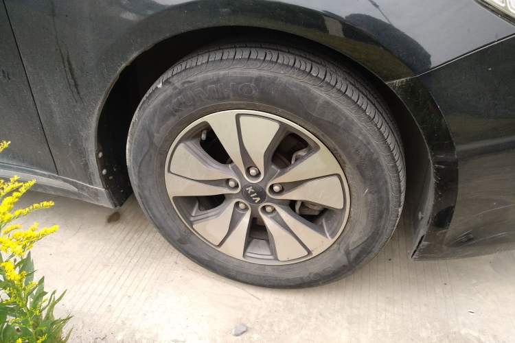Used Kia 2016 2.0L Hybrid GLS Right Front Wheel Hub