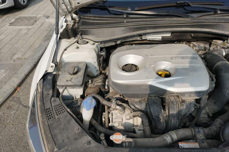 Used Kia 2016 2.0L Hybrid GLS Engine Bay Right