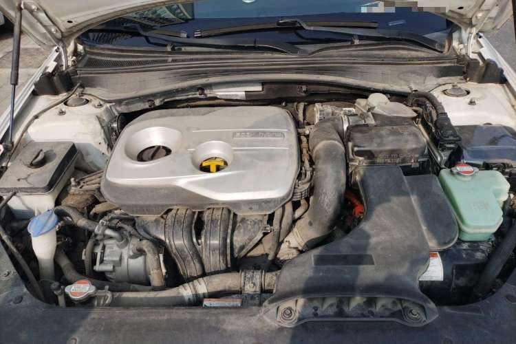Used Kia 2016 2.0L Hybrid GLS Engine Bay