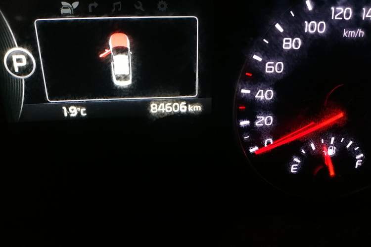 Used Kia 2016 2.0L Hybrid PRM Odometer Close Up