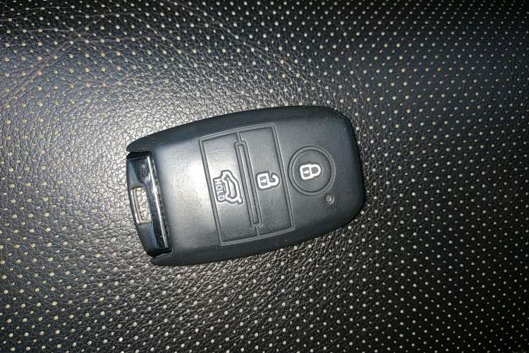 Used Kia 2016 2.0L Hybrid PRM Vehicle Key