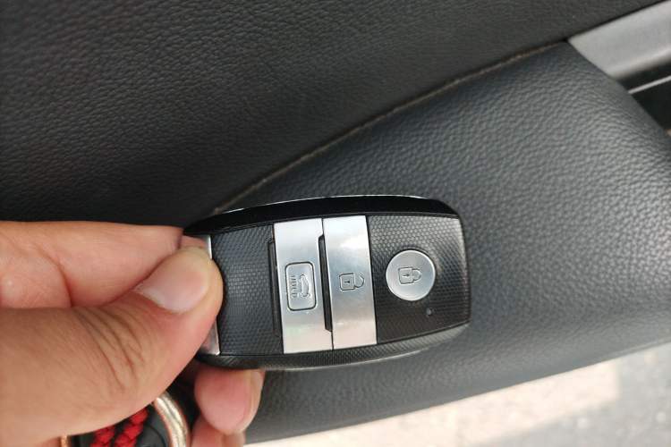 Used Kia 2016 2.0L Hybrid GLS Vehicle Key