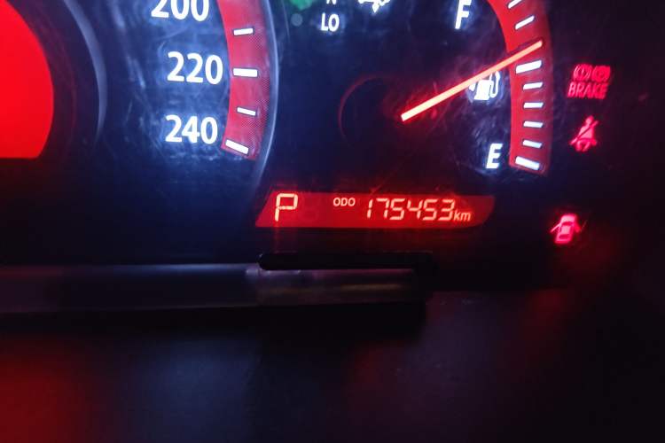 Used Kia Borrego 2008 3.8L Luxury Edition China IV Odometer Close Up