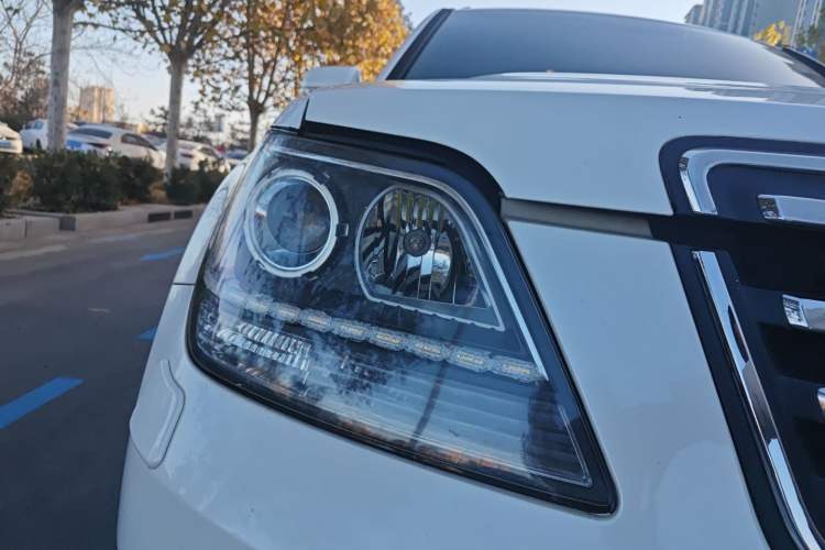 Used Kia Borrego 2008 3.8L Luxury Edition China IV Right Front Headlight