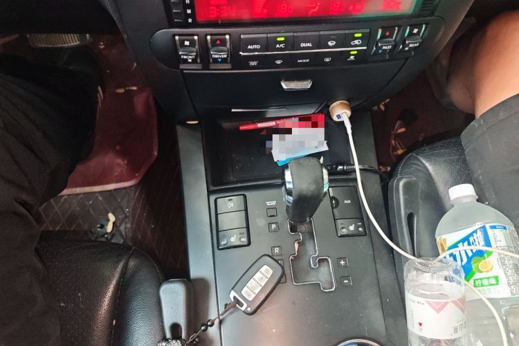 Used Kia Borrego 2013 3.8L Luxury Edition China V standard Gear Lever