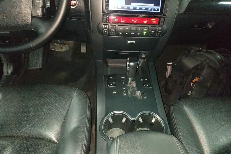 Used Kia Borrego 2013 3.8L Luxury Edition China V standard Gear Lever
