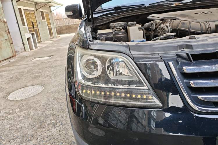 Used Kia Borrego 2013 3.8L Luxury Edition China V standard Right Front Headlight