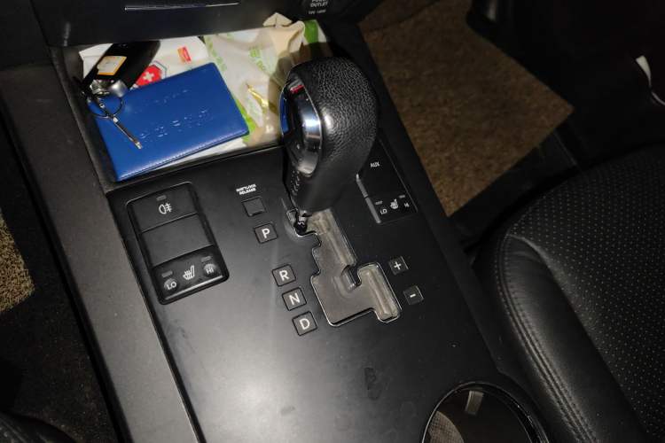 Used Kia Borrego 2013 3.8L Luxury Edition China V standard Gear Lever