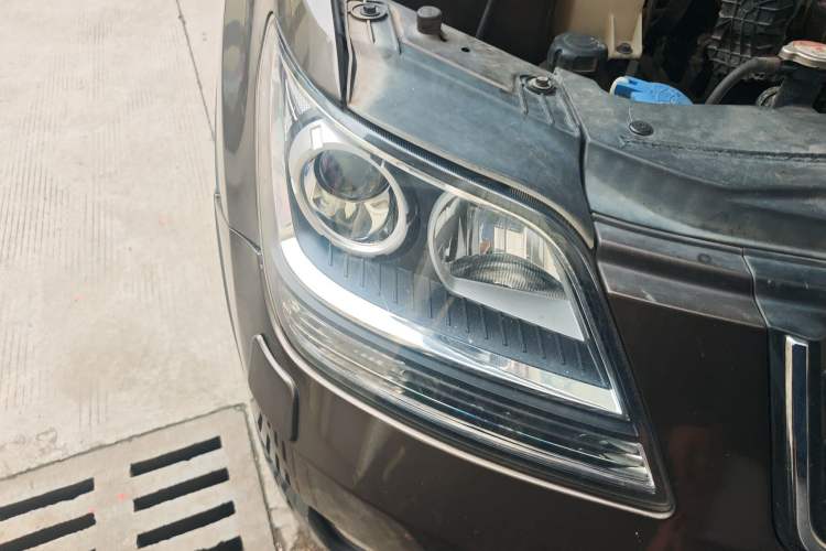 Used Kia Borrego 2013 3.8L Luxury Edition China V standard Right Front Headlight