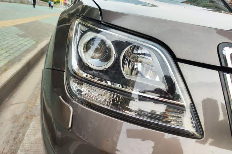 Used Kia Borrego 2013 3.8L Luxury Edition China V standard Right Front Headlight