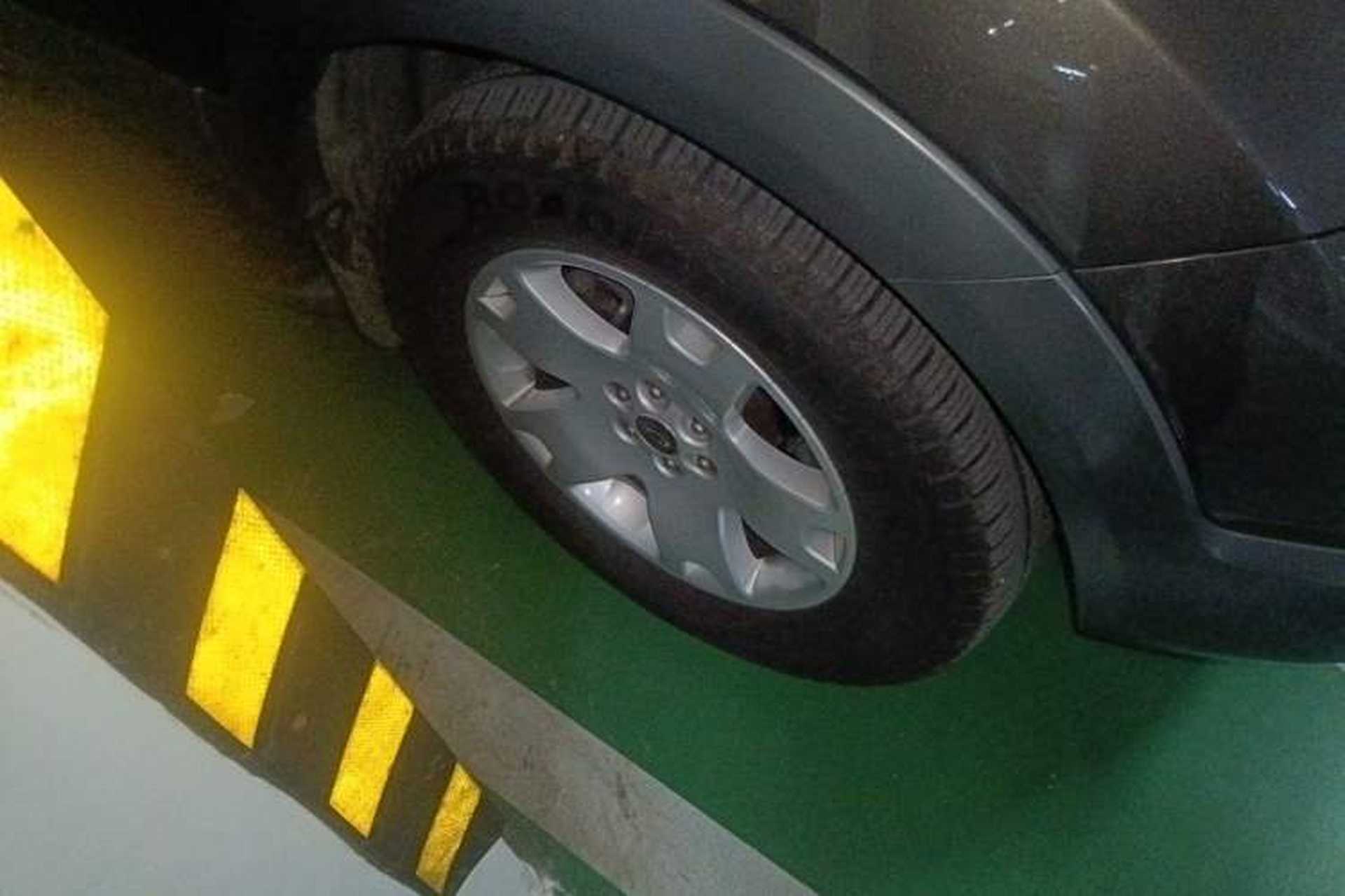 Used Kia Borrego 2013 3.8L Luxury Edition China V standard Right Front Wheel Hub