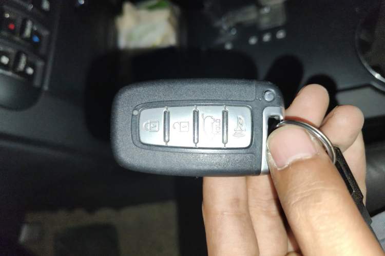 Used Kia Borrego 2013 3.8L Luxury Edition China V standard Vehicle Key