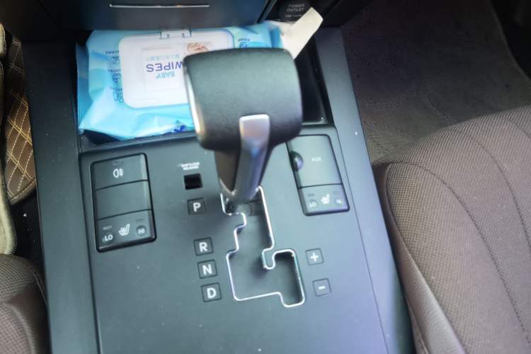 Used Kia Borrego 2013 3.8L Luxury Edition China V standard Gear Lever
