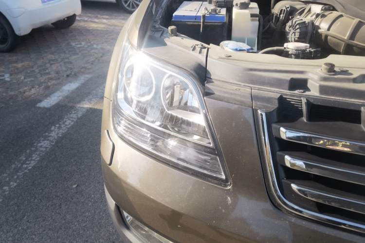 Used Kia Borrego 2013 3.8L Luxury Edition China V standard Right Front Headlight