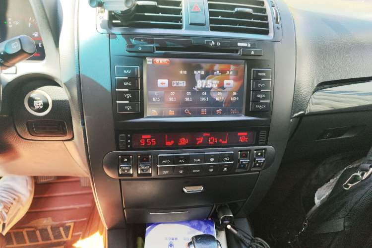 Used Kia Borrego 2013 3.8L Luxury Edition China V standard Audio And AC Panel