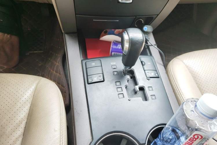 Used Kia Borrego 2013 3.8L Luxury Edition China V standard Gear Lever