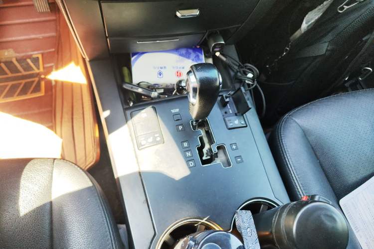 Used Kia Borrego 2013 3.8L Luxury Edition China V standard Gear Lever